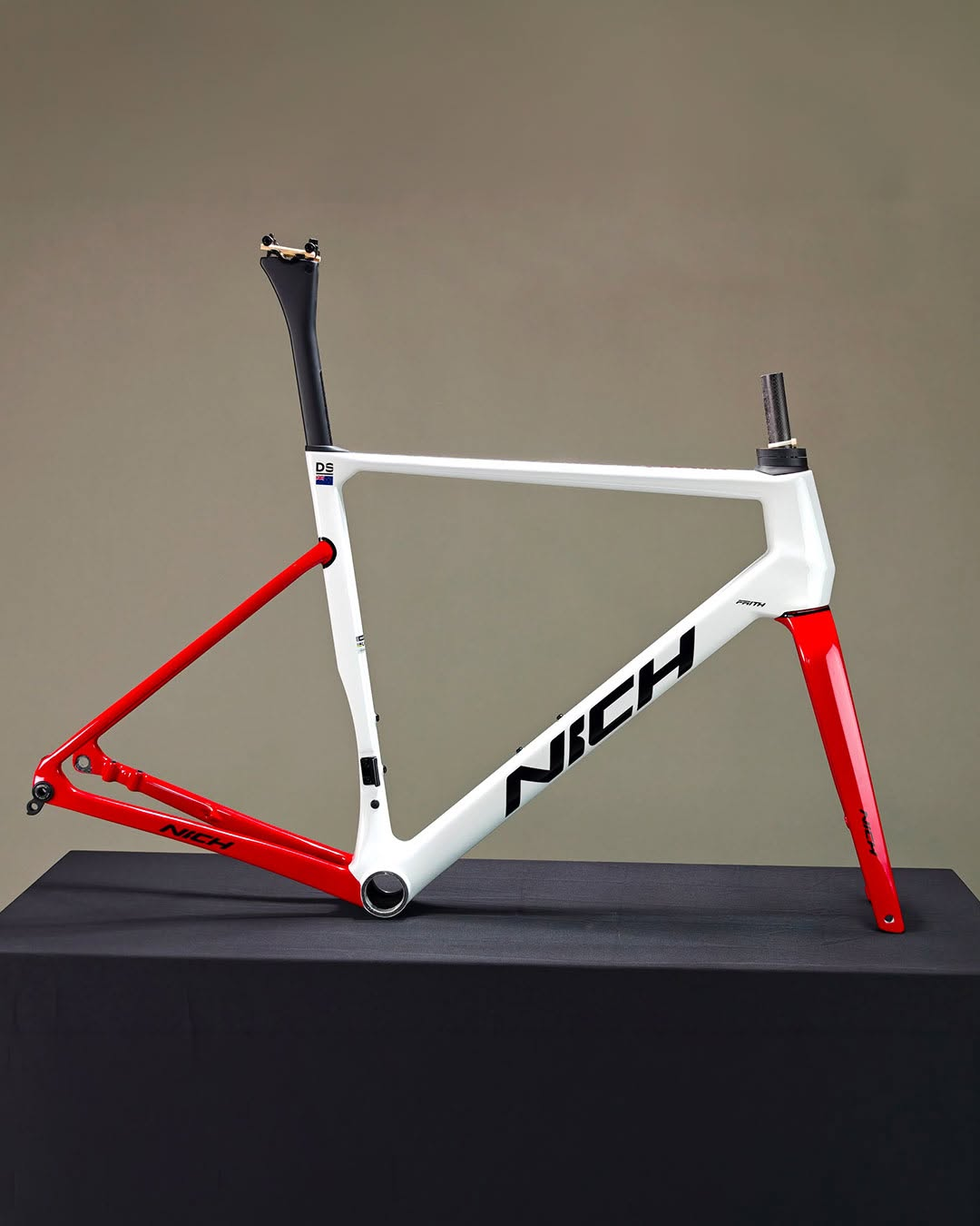 Darryl Soljan’s white and Ferrari red NICH frame
