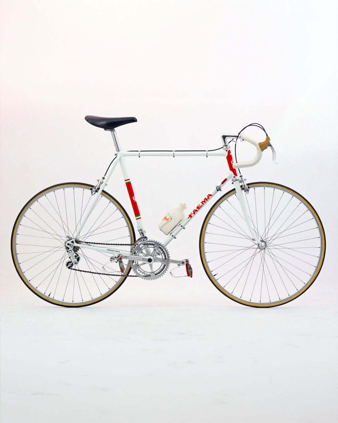 White and red FAEMA road bike supplied as the inspiration for Darryl’s NICH paint scheme